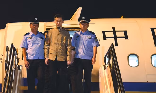 Một quan chức cấp cao của Trung Quốc tham nhũng rồi trốn sang Arab Saudi nhưng bị bắt và dẫn độ về nước. Ảnh: Global Times.