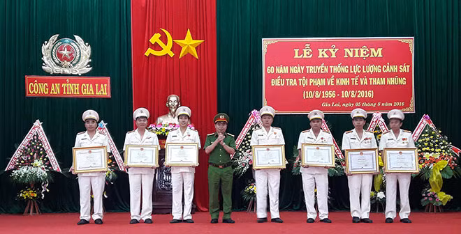 Nhiều tập thể cá nhân Phòng Cảnh sát điều tra tội phạm về kinh tế và tham nhũng Công an Gia Lai được khen thưởng.