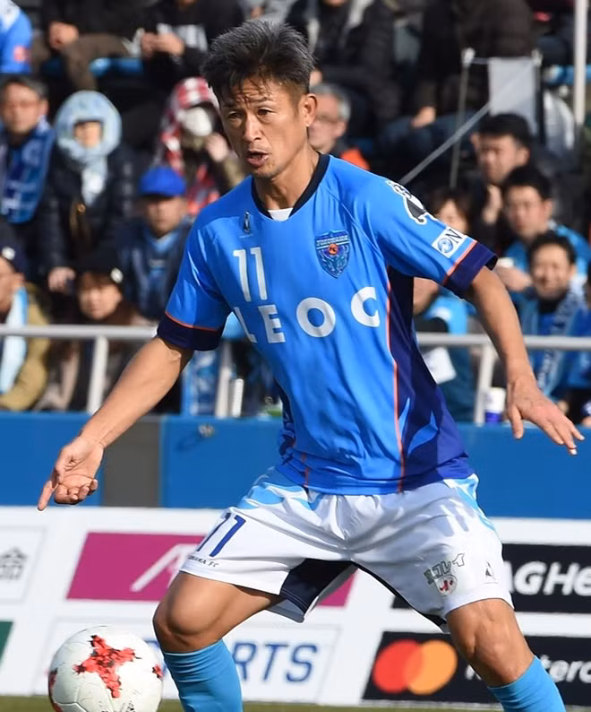 Ông Kazuyoshi Miura sẽ ra sân vào tuổi 53 trong màu áo Yokohama FC. Ảnh: AFC.