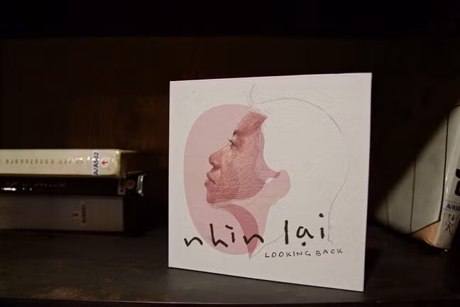 Bìa album “Nhìn lại”.
