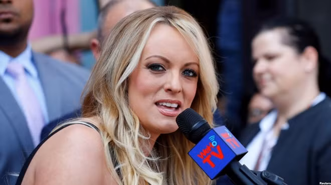 Stormy Daniels nói đã được ông Donald Trump trả tiền bịt miệng.