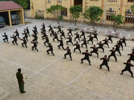 Một buổi tập luyện võ thuật tại đơn vị.