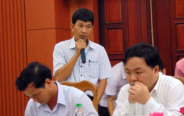 Ông Đinh Phú Tân, Giám đốc Nhà máy LCT Việt Pháp cho rằng dự án sẽ đảm bảo không gây ô nhiễm môi trường(?) Ông Đinh Phú Tân, Giám đốc Nhà máy LCT Việt Pháp cho rằng dự án sẽ đảm bảo không gây ô nhiễm môi trường(?)