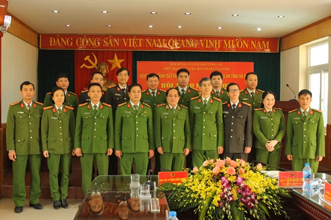 Các đại biểu tại Hội thảo.