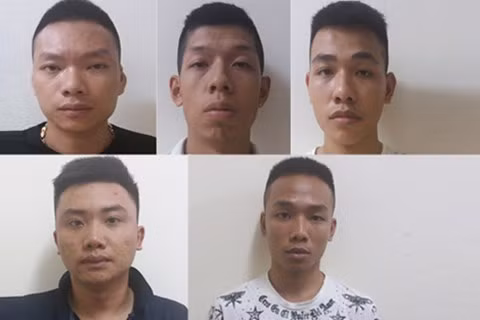 Các đối tượng trong một vụ đòi nợ bằng "bom bẩn" bị cơ quan Công an phát hiện. Các đối tượng trong một vụ đòi nợ bằng "bom bẩn" bị cơ quan Công an phát hiện.