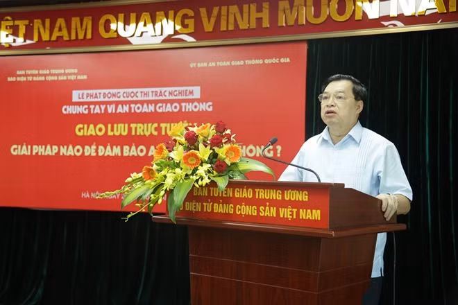Đồng chí Lê Mạnh Hùng, Phó trưởng Ban Tuyên giáo Trung ương dự và phát biểu chỉ đạo tại Lễ phát động Cuộc thi và Giao lưu trực tuyến.