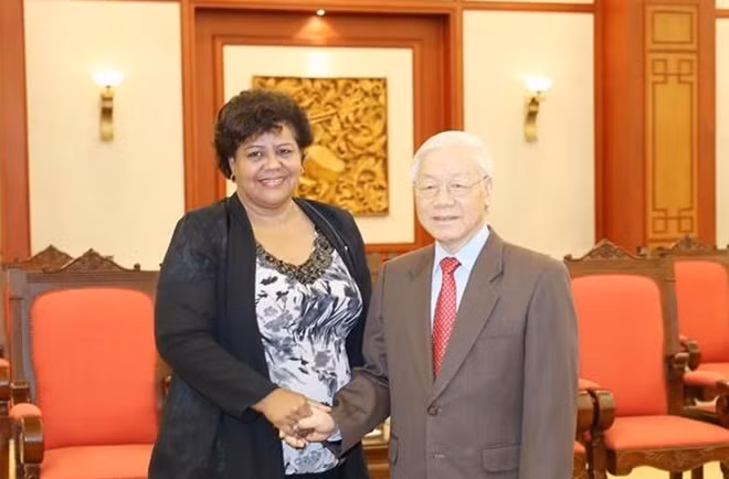 Tổng Bí thư Nguyễn Phú Trọng tiếp đồng chí Ôn-ga Ta-pi-a Bí thư Trung ương Đảng, Trưởng Ban Khoa học, Giáo dục và Thể thao Trung ương Đảng Cộng sản Cu-ba