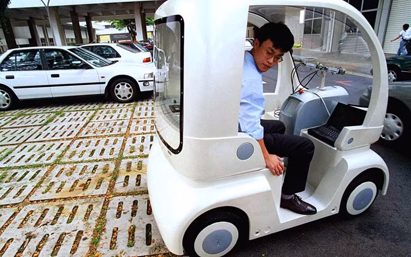 CYCAB - mẫu xe tự lái được phát triển bởi trường đại học công nghệ Nanyang Singapore (NTU). Chiếc xe được lập trình để người sử dụng điều khiển qua giọng nói và có thể tự tìm chỗ đỗ xe. Những nhà phát triển hy vọng sử dụng loại xe này để vận chuyển hàng hóa tại sân bay hoặc trang bị tính năng đó lên các xe thông thường phòng trường hợp người lái say rượu. CYCAB - mẫu xe tự lái được phát triển bởi trường đại học công nghệ Nanyang Singapore (NTU). Chiếc xe được lập trình để người sử dụng điều khiển qua giọng nói và có thể tự tìm chỗ đỗ xe. Những nhà phát triển hy vọng sử dụng loại xe này để vận chuyển hàng hóa tại sân bay hoặc trang bị tính năng đó lên các xe thông thường phòng trường hợp người lái say rượu.