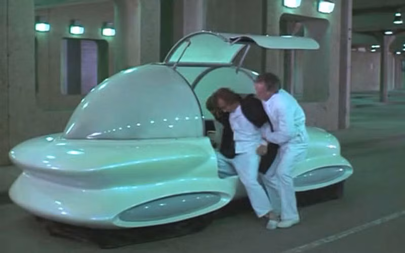 Chiếc xe tự lái trong phim Woody Allen's Sleeper năm 1973. Chiếc xe tự lái trong phim Woody Allen's Sleeper năm 1973.