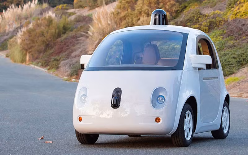 Tháng 12/2014, Google đã tung ra chiếc xe tự lái đầu tiên của họ có tất cả các thiết bị như những chiếc xe bình thường kể cả phanh. Tháng 12/2014, Google đã tung ra chiếc xe tự lái đầu tiên của họ có tất cả các thiết bị như những chiếc xe bình thường kể cả phanh.