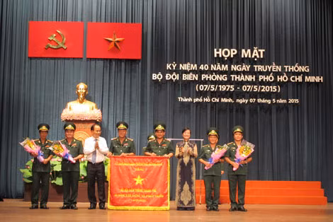 Lễ trao tặng Cờ truyền thống của UBND TP. HCM cho Bộ đội Biên phòng thành phố.