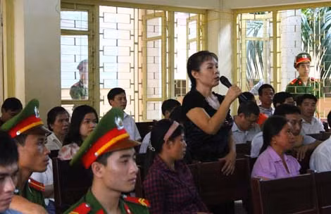 Bà Hà trình bày tại phiên xử.
