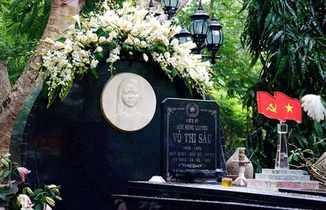 Viết ở Nghĩa trang Hàng Dương