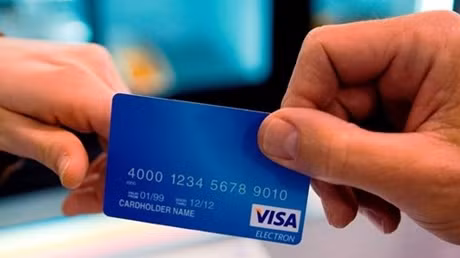 Chiếm đoạt tiền từ thẻ tín dụng visa của khách mua hàng