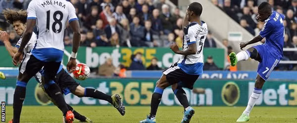Ramires (áo xanh) là cầu thủ có đóng góp cá nhân lớn nhất cho Chelsea. Ảnh: BBC.
