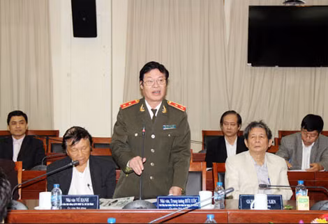 Trung tướng, nhà văn Hữu Ước, Phó tổng cục trưởng Tổng cục Chính trị CAND, Tổng biên tập Kênh truyền hình ANTV phát biểu tại hội nghị.