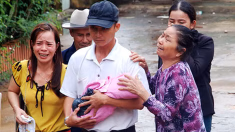 Vụ tiêm nhầm thuốc làm chết 3 trẻ sơ sinh ở Hướng Hóa, gây rúng động dư luận trong một thời gian dài. Vụ tiêm nhầm thuốc làm chết 3 trẻ sơ sinh ở Hướng Hóa, gây rúng động dư luận trong một thời gian dài.