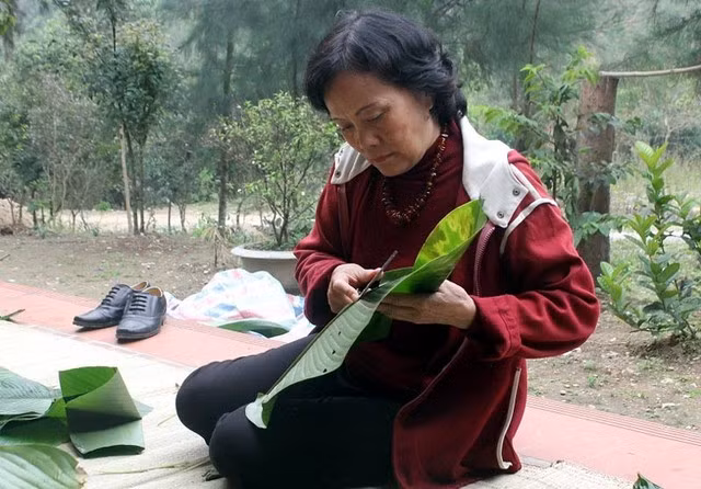 Những chiếc bánh chưng dâng lên Đại tướng được chuẩn bị công phu.
