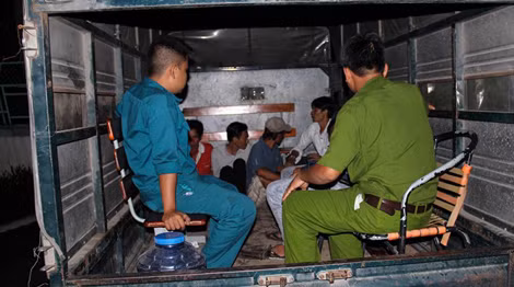 Đưa người nghiện về Trung tâm tiếp nhận.
