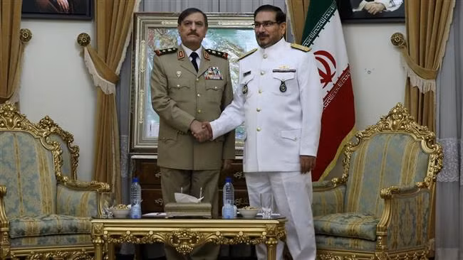 Bộ trưởng Quốc phòng Syria Fahad Jassim Freij gặp Tổng thư ký Hội đồng An ninh Tối cao Quốc gia Iran Ali Shamkhani tại Tehran ngày 9-6.