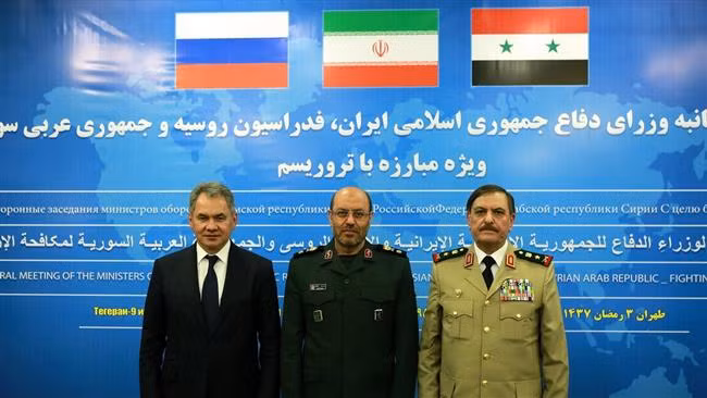 Từ trái qua phải: các bộ trưởng quốc phòng Nga, Iran và Syria