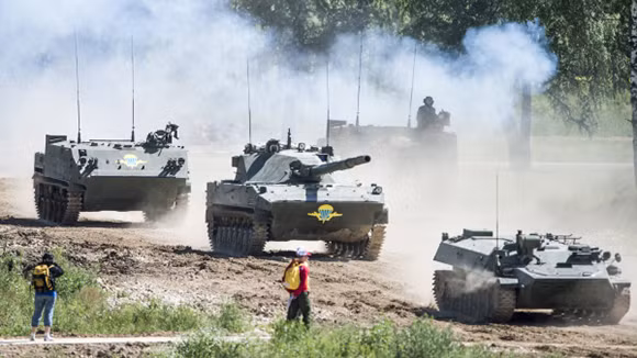 Xe bọc thép chiến đấu Armata (Ảnh: Izvestia)