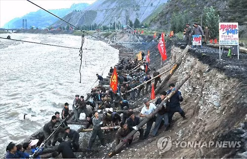Cộng hòa Dân chủ Nhân dân Triều Tiên đang vật lộn khắc phục hậu quả lũ lụt (Ảnh: Yonhap News)