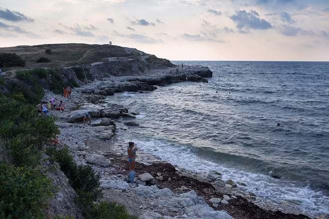 Một bãi tắm biển ở Crimea (Ảnh: TASS)