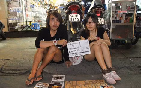 Hai du khách Hồng Kông bị cướp hồi 2011.