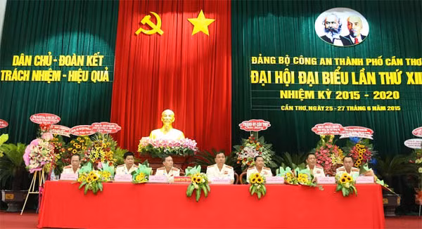 Đoàn chủ tịch Đại hội Đảng bộ Công an TP Cần Thơ lần thứ XIII.