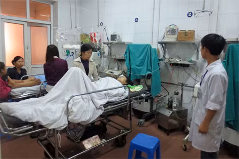 Nhiều bệnh nhân cấp cứu tại Bệnh viện Việt Đức. Ảnh chụp 10h30 ngày mùng 3 Tết Âm lịch.