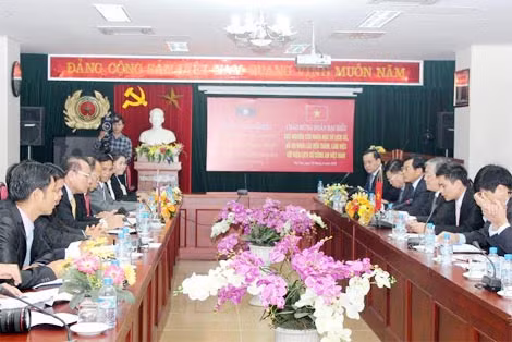 Đoàn đại biểu Cục Nghiên cứu khoa học và lịch sử, Bộ An ninh Lào tại buổi làm việc với Viện Lịch sử CAND.