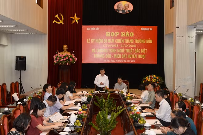 Quang cảnh buổi họp báo.