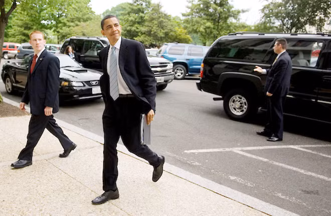 Ông Barack Obama luôn có nhân viên Sở Mật vụ đi theo bảo vệ khi tranh cử Tổng thống.