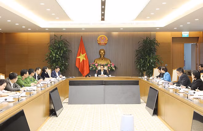 Phó Thủ tướng Chính phủ Vũ Đức Đam chủ trì cuộc họp. Ảnh: TTXVN