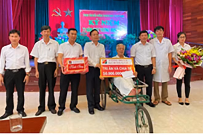 Công đoàn Agribank và Công đoàn cơ sở Agribank Bắc Ninh thăm hỏi, tặng quà Trung tâm điều dưỡng Thuận Thành - Bắc Ninh. Công đoàn Agribank và Công đoàn cơ sở Agribank Bắc Ninh thăm hỏi, tặng quà Trung tâm điều dưỡng Thuận Thành - Bắc Ninh.