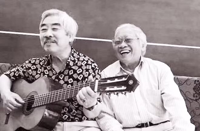 Nhà nghiên cứu, phê bình văn học La Khắc Hòa và đồng nghiệp Trần Đình Sử. Nhà nghiên cứu, phê bình văn học La Khắc Hòa và đồng nghiệp Trần Đình Sử.