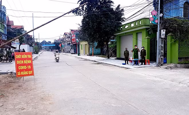 Công an xã Hoằng Quý, huyện Hoằng Hóa lập tổ phản ứng nhanh phòng chống dịch COVID-19.