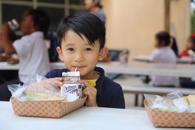 Trẻ em là một trong những đối tượng thụ hưởng chính của chương trình hỗ trợ thực phẩm miễn phí (nguồn ảnh: L.A Food Bank). Trẻ em là một trong những đối tượng thụ hưởng chính của chương trình hỗ trợ thực phẩm miễn phí (nguồn ảnh: L.A Food Bank).