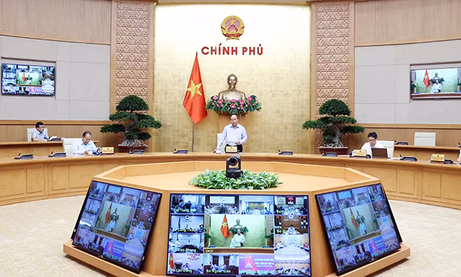 Thủ tướng Nguyễn Xuân Phúc chủ trì họp về phòng, chống dịch COVID – 19 sáng 11/9. Ảnh: TTXVN