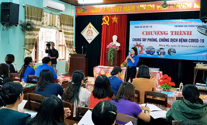 BHXH tỉnh Quảng Trị truyền thông phòng, chống dịch bệnh COVID-19.