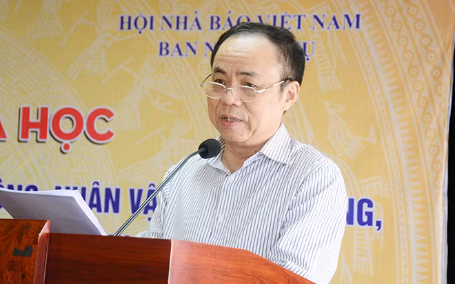 TS Trần Bá Dung điều hành Hội thảo. TS Trần Bá Dung điều hành Hội thảo.