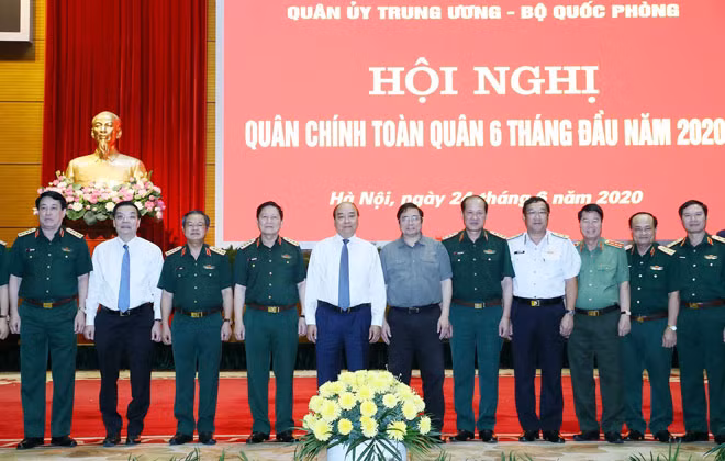 Thủ tướng Nguyễn Xuân Phúc với các đại biểu. Ảnh: TTXVN