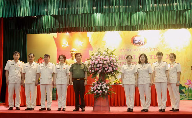 Thứ trưởng Nguyễn Văn Sơn và các đạ ibiểu tại Đại hội