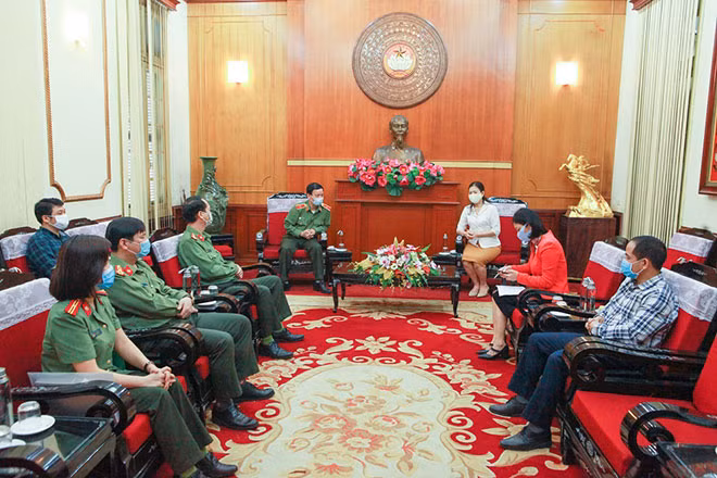 Toàn cảnh buổi trao tặng ủng hộ.