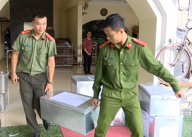 Công tác vận chuyển đề thi được đảm bảo an toàn.
