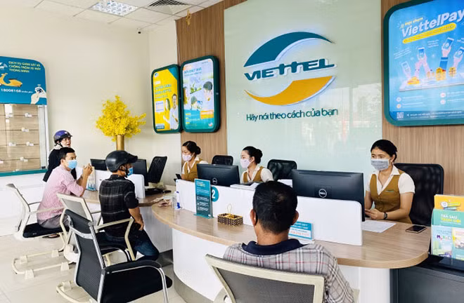 Cửa hàng Viettel những ngày đầu sau giãn cách.