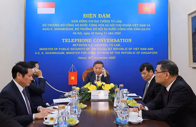 Bộ trưởng Tô Lâm cùng các đại biểu tại cuộc điện đàm.