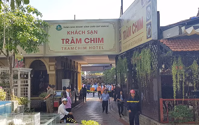 Lực lượng chức năng trong một lần cưỡng chế không thành.