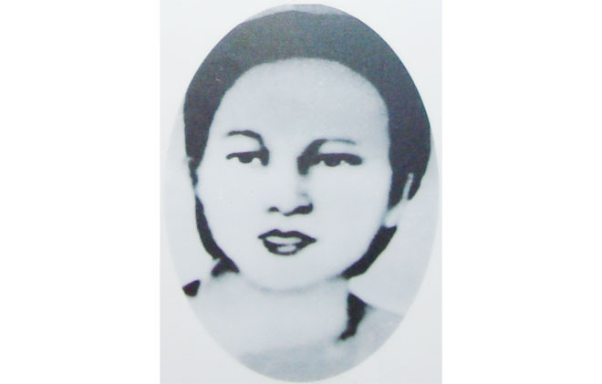 Nữ sĩ Mai Đình.